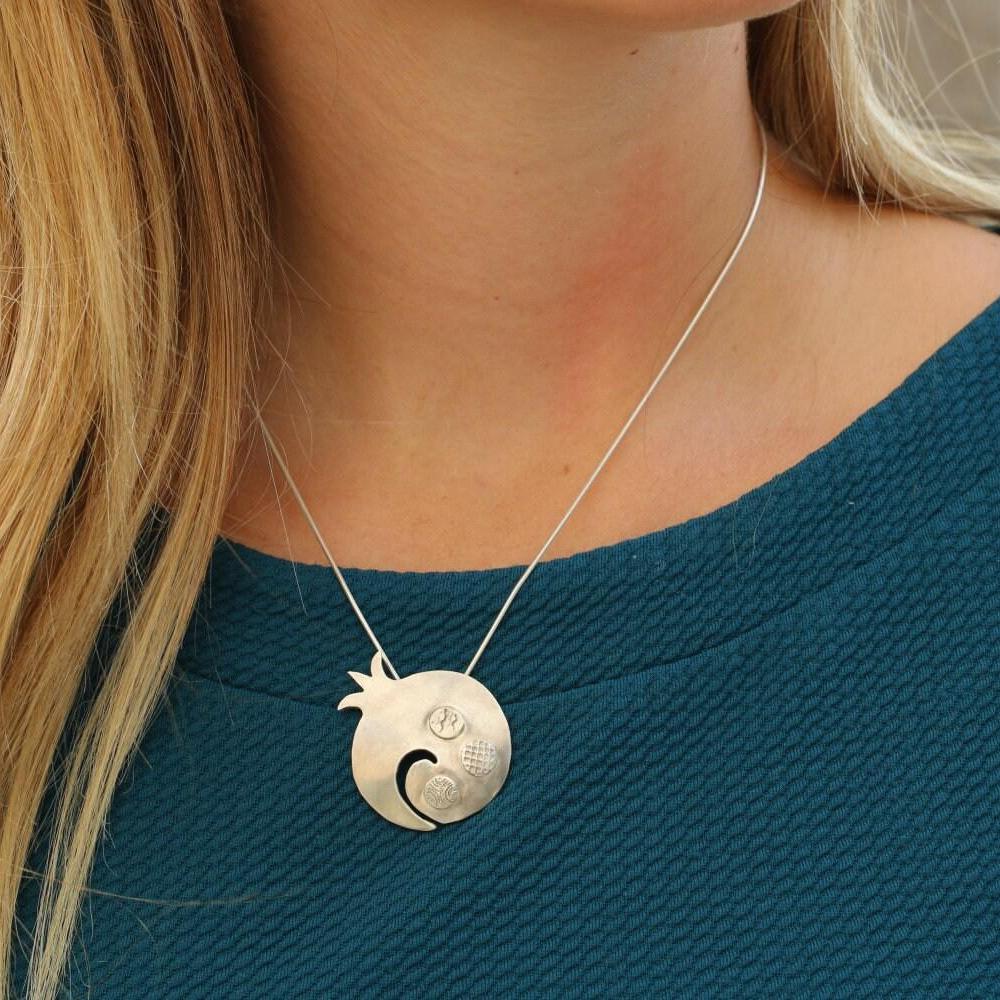 Fashion Jewelry for Women,Fine Jewelry,Fashion Necklace,Gold Necklace,Necklaces for Women,Pendant Necklace,Unique Pendant Necklace