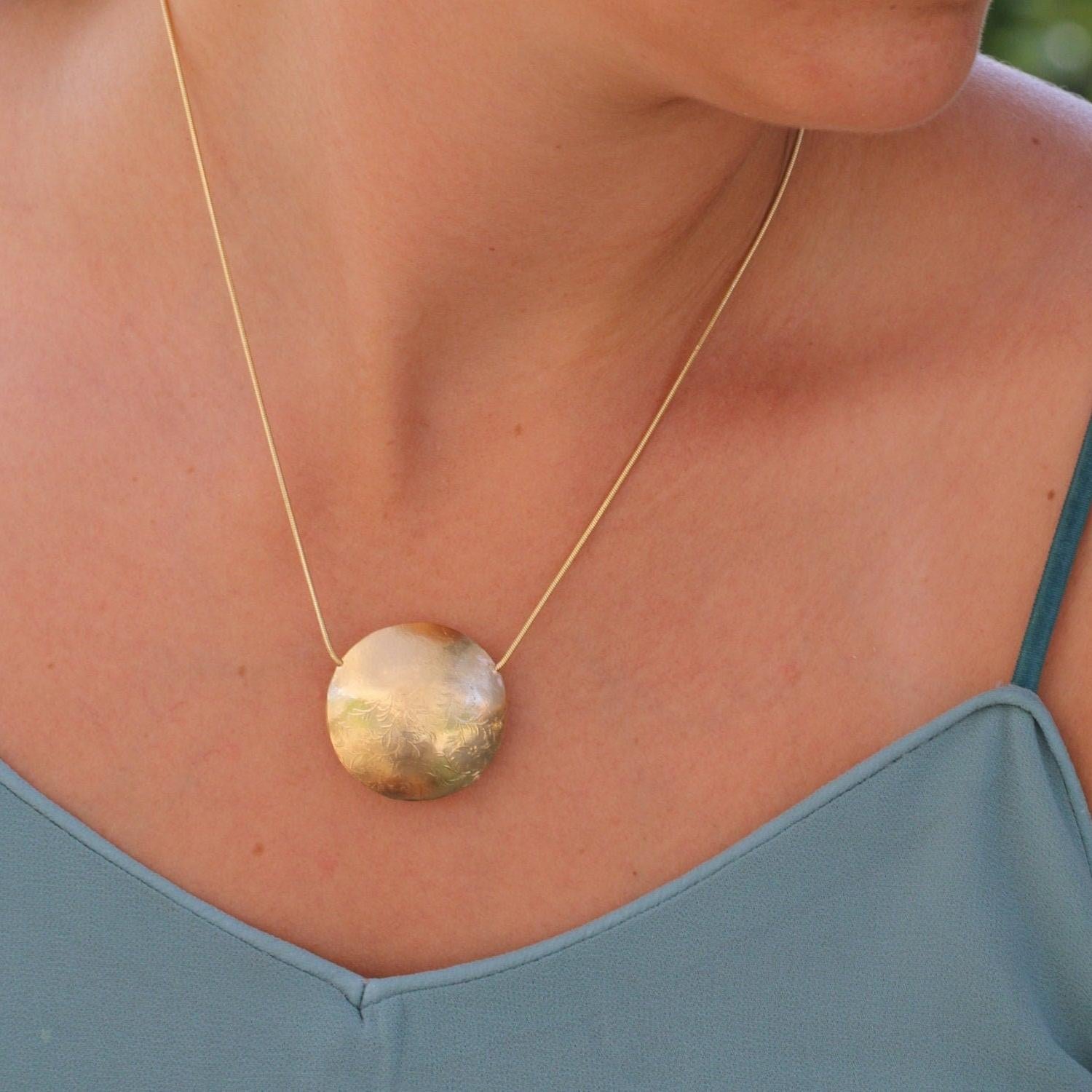 Gold Jewelry for Women,Gold Pendant Necklace,Round Pendant Necklace,Womens Jewelry,Fashion Jewelry for Women,Gold Necklace,Women Necklace