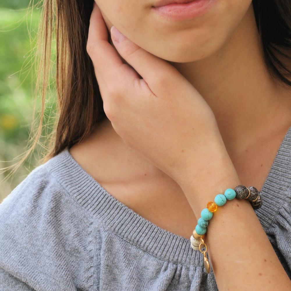 Beaded bracelet for woman, Heart charm bracelet, Gemstone bracelet with jade & howlite stone, Boho bracelet, Bohemian jewelry, Gift for her