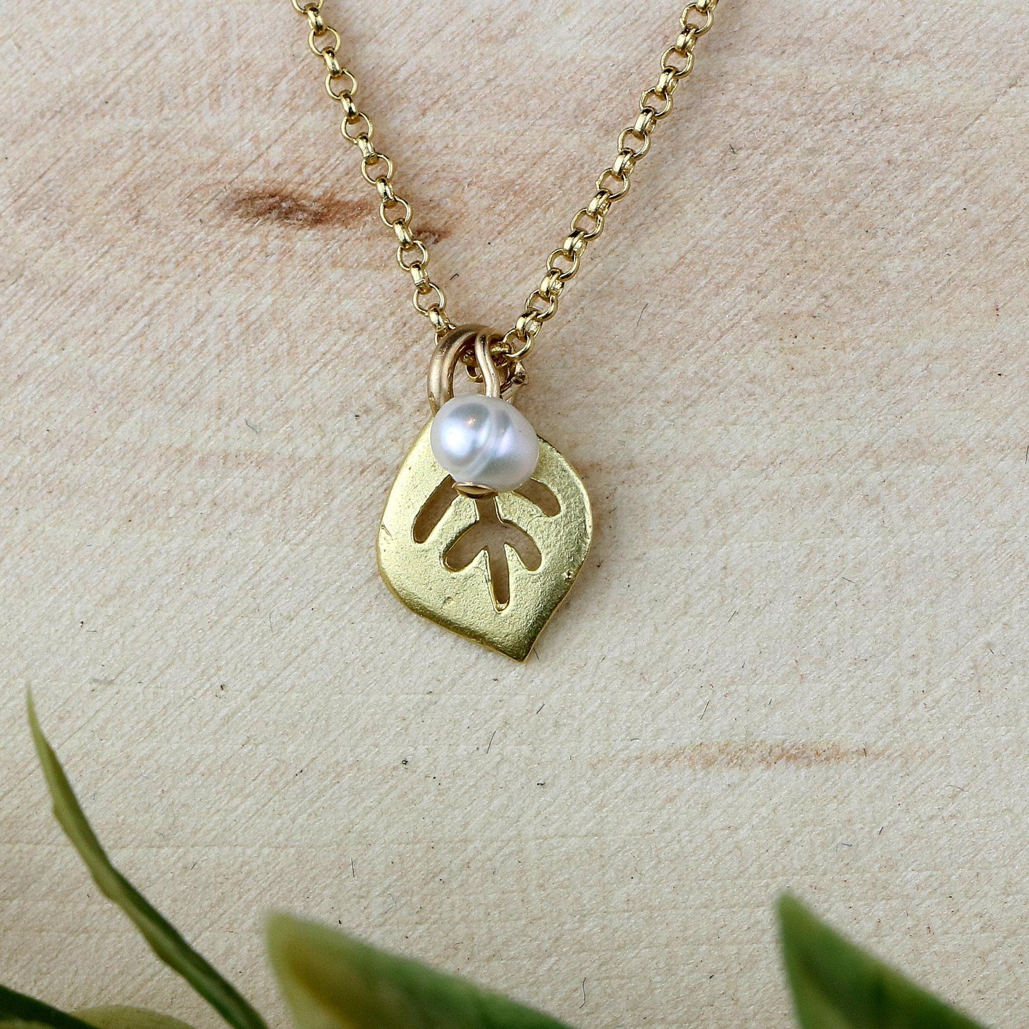 White Pearl Necklace,June Birthstone Necklace,Gift for Girlfriend,Pendant Necklace for Women,Dainty Necklace,Necklace Gold,Pearl Jewelry