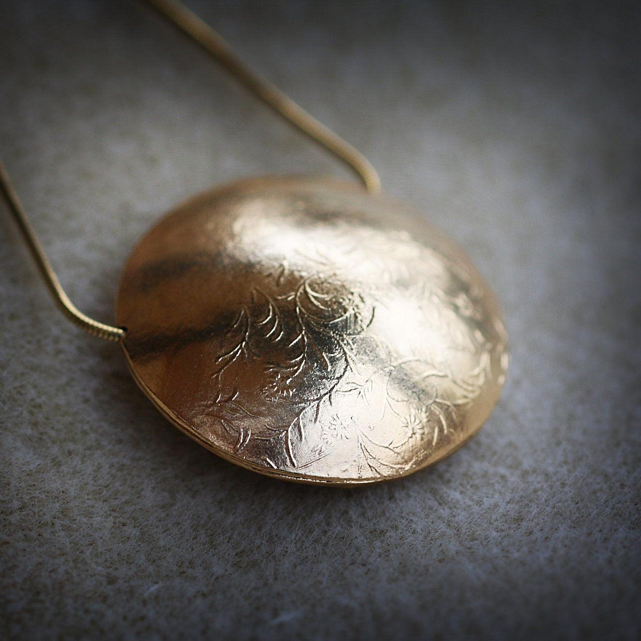 Gold Jewelry for Women,Gold Pendant Necklace,Round Pendant Necklace,Womens Jewelry,Fashion Jewelry for Women,Gold Necklace,Women Necklace