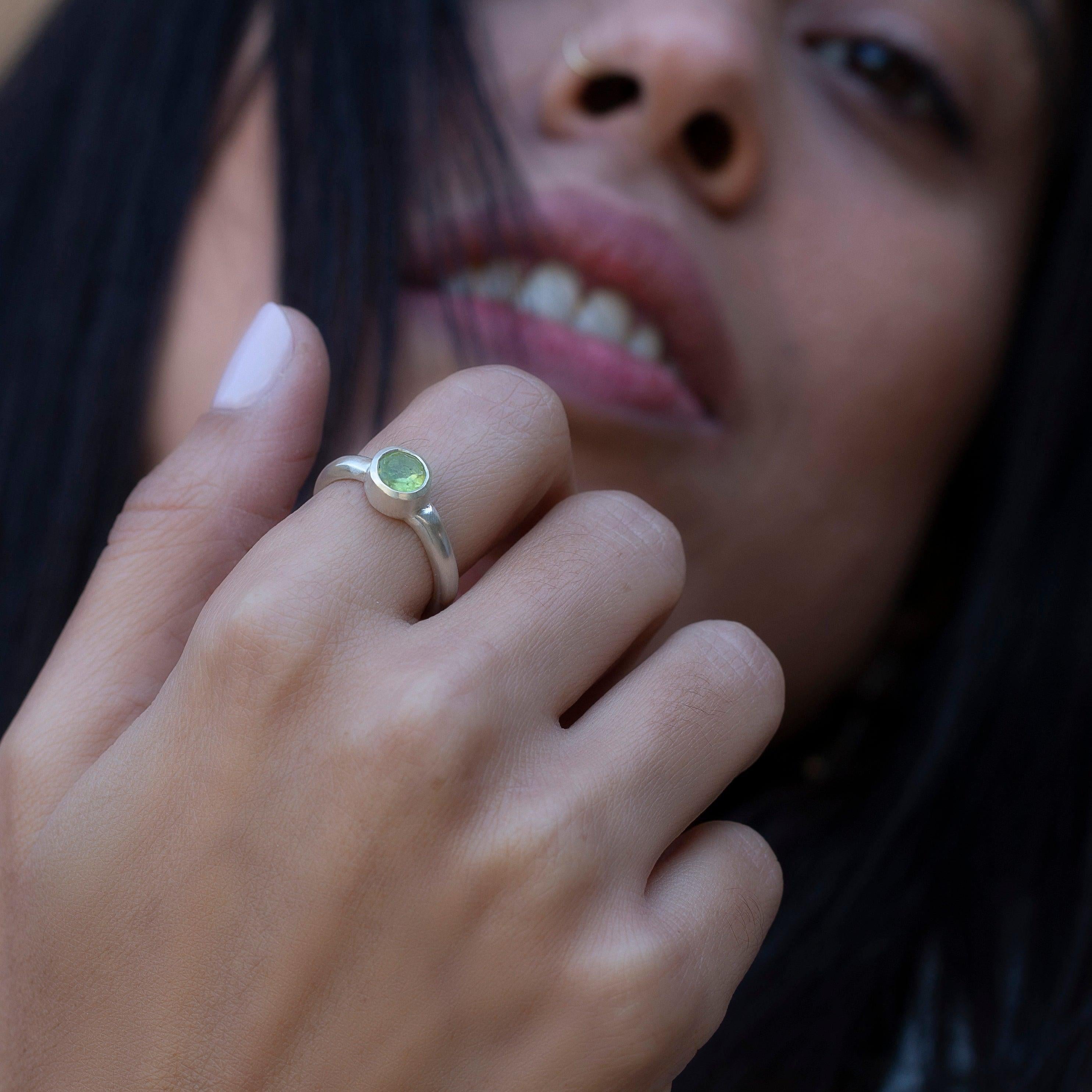 Round Peridot Silver Ring, Peridot Bezel Ring, Solitaire Rings For Women, Solitaire Peridot Ring, Peridot Ring, Mothers Day Gift-R558