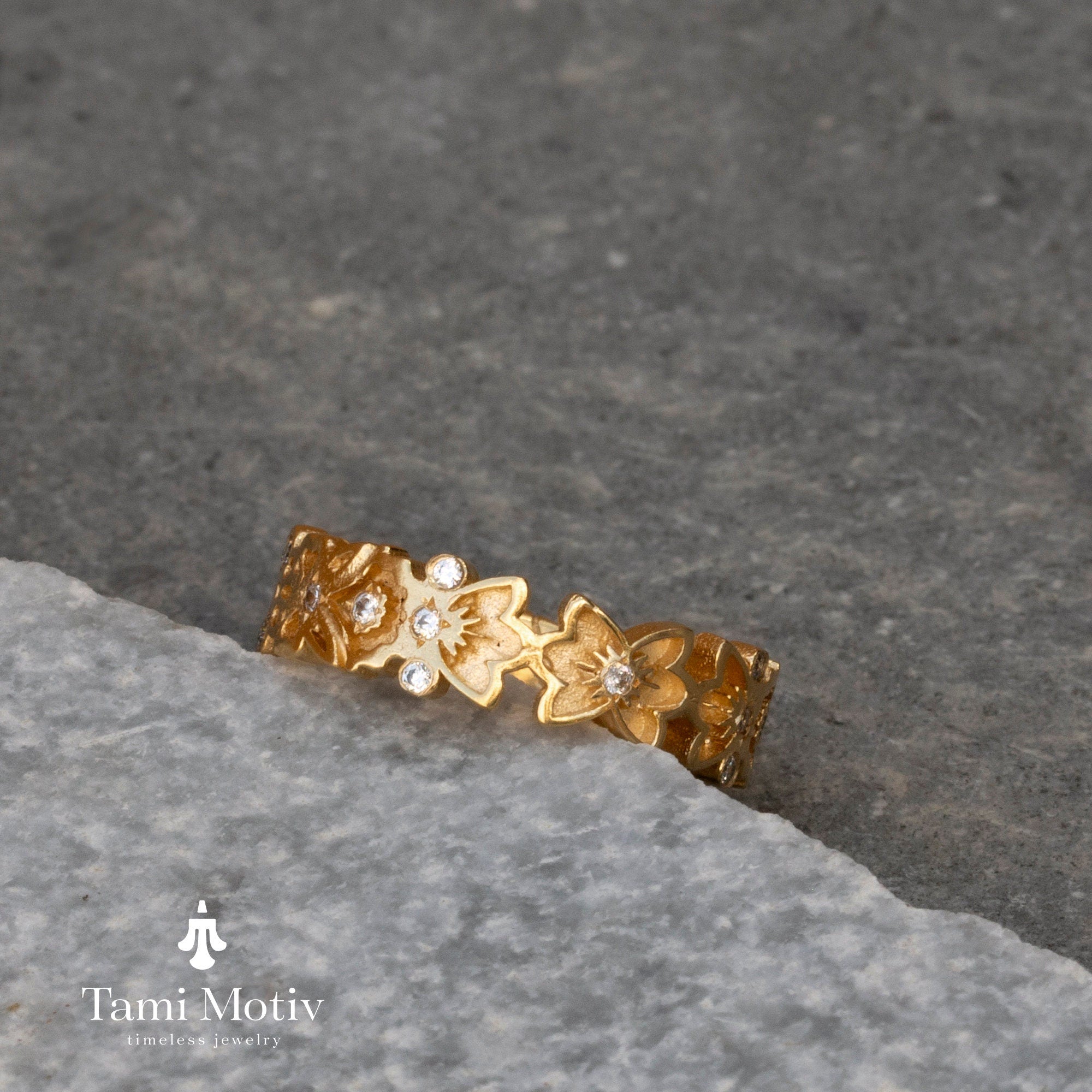 Handcrafted Gold Ring Featuring Intricate Floral Pattern And Sparkling Diamonds, Flower Ring, Nature Inspired Ring, Botanical ring