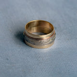 רצועות נישואין תלת-צבע בזהב מלא 14K, טבעת תואמת לזוגות, סט טבעות תואמות, סט רצועות שלו ושלה, טבעות זהב במרקם ספירלי-fb