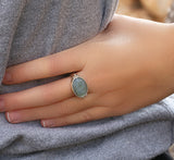 טבעת כסף סטרלינג עם אבן חן לברדוריט
