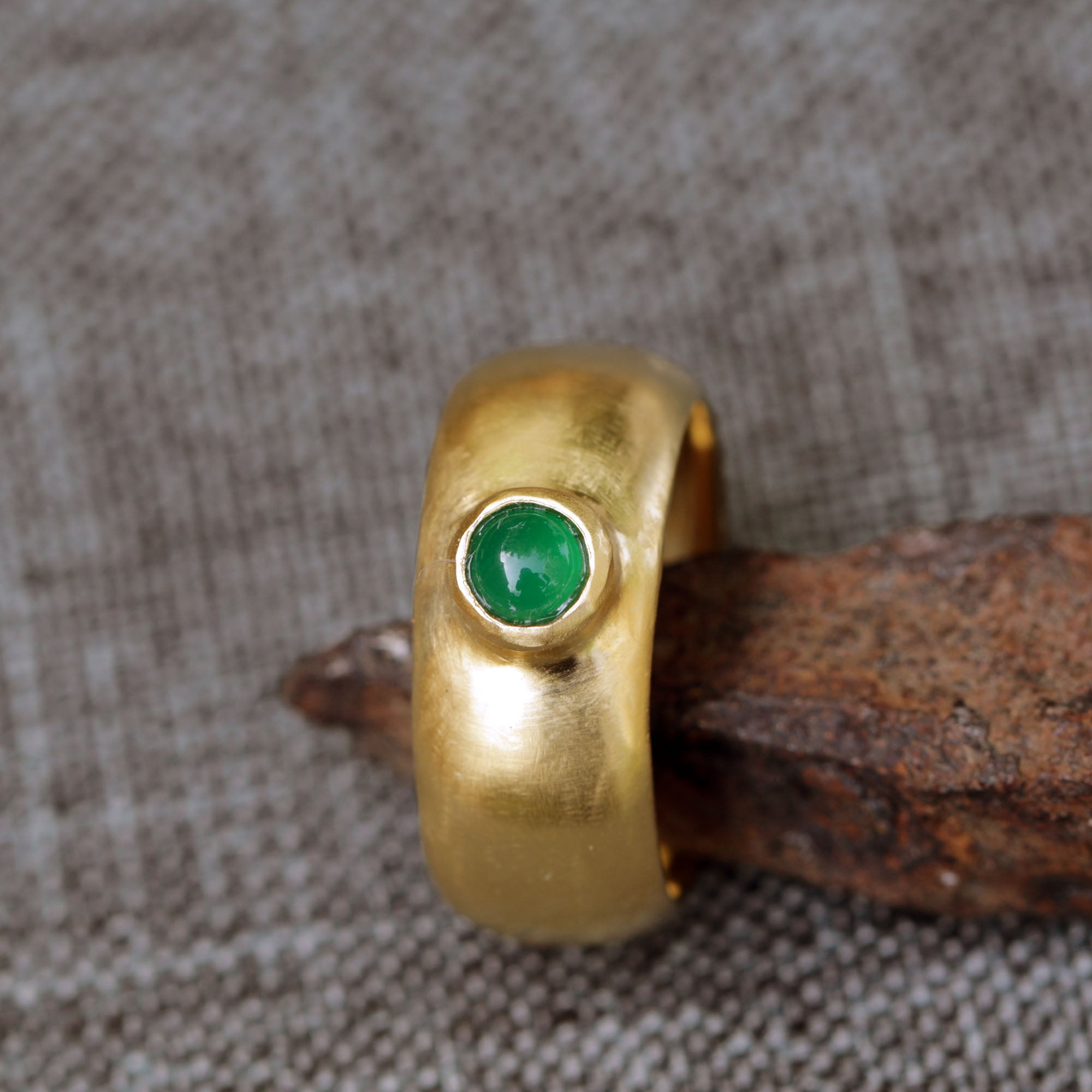 טבעת זהב עם אוניקס ירוק