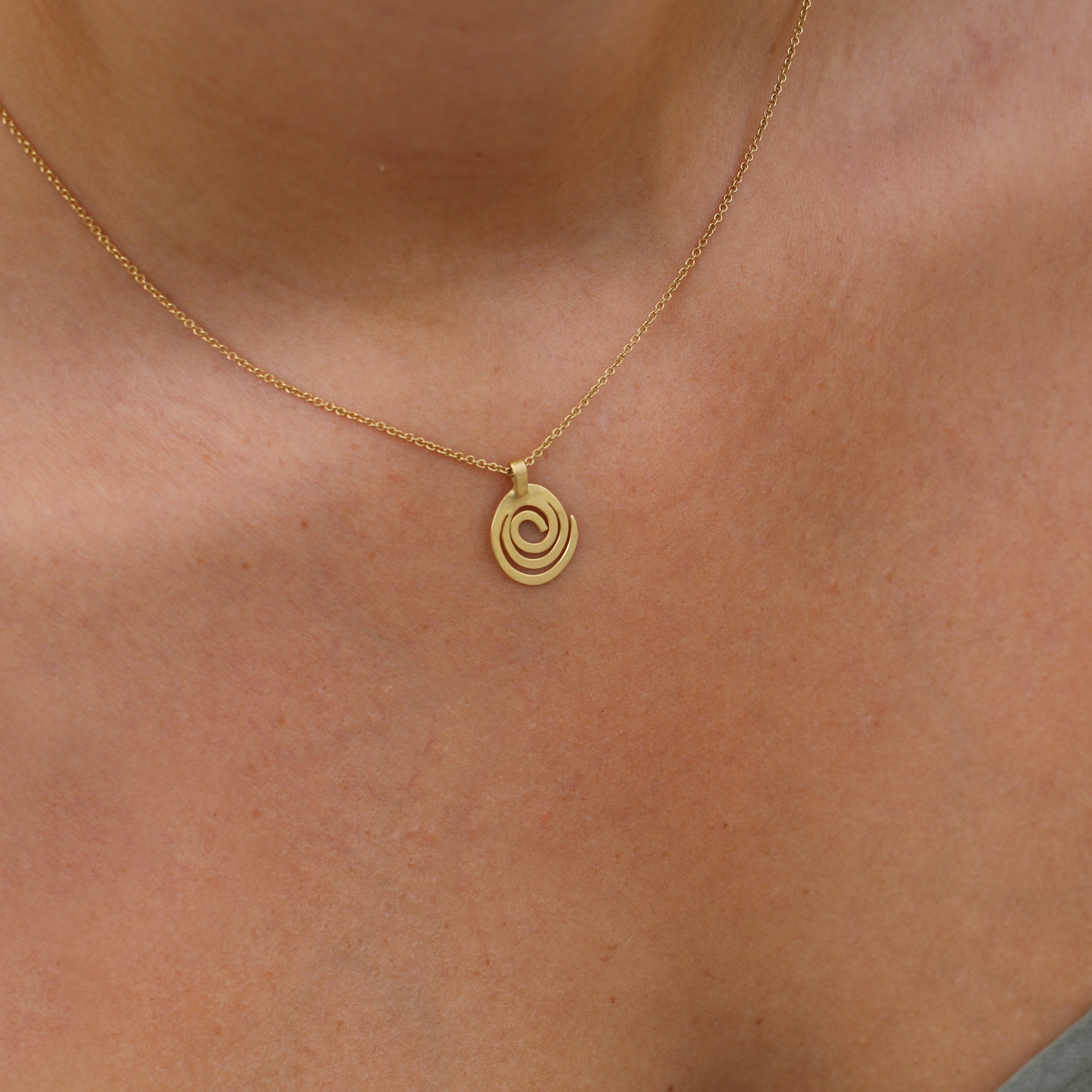 Dainty Silver Spiral Pendant Necklace