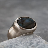 טבעת לברדוריט כחולה אישית בטבעת כסף סטרלינג