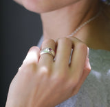 טבעת כסף גדולה בעבודת יד עם Garnet-fb