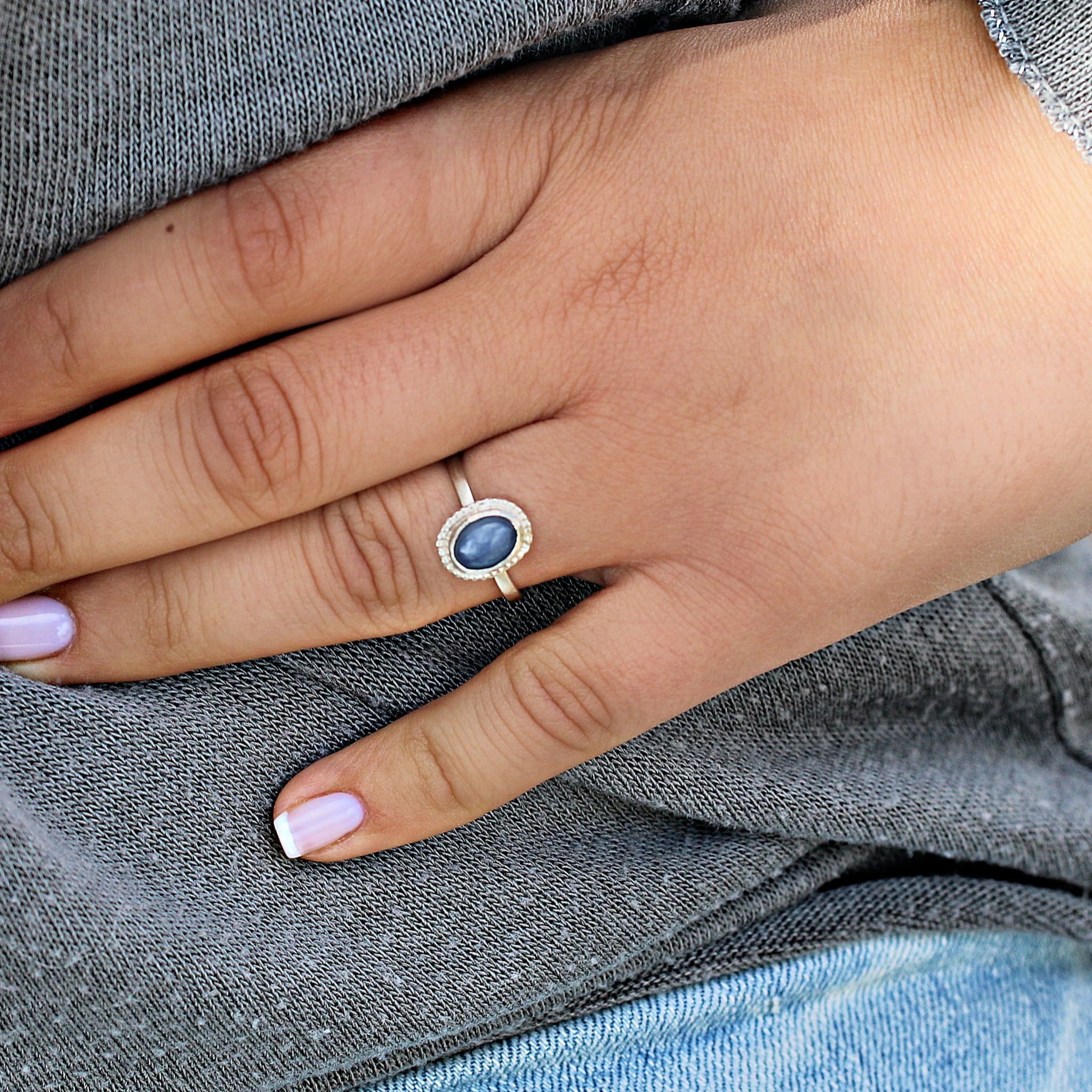 טבעת כסף סטרלינג 925 עם אבן חן טנזניט