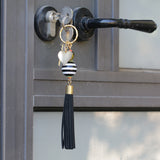 מחזיק מפתחות מודרני וצבעוני בעבודת יד כמתנה לחבר או למשפחה.
