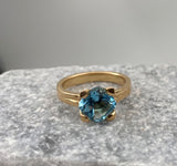 טבעת טופז כחולה נצחית בזהב 14 קראט